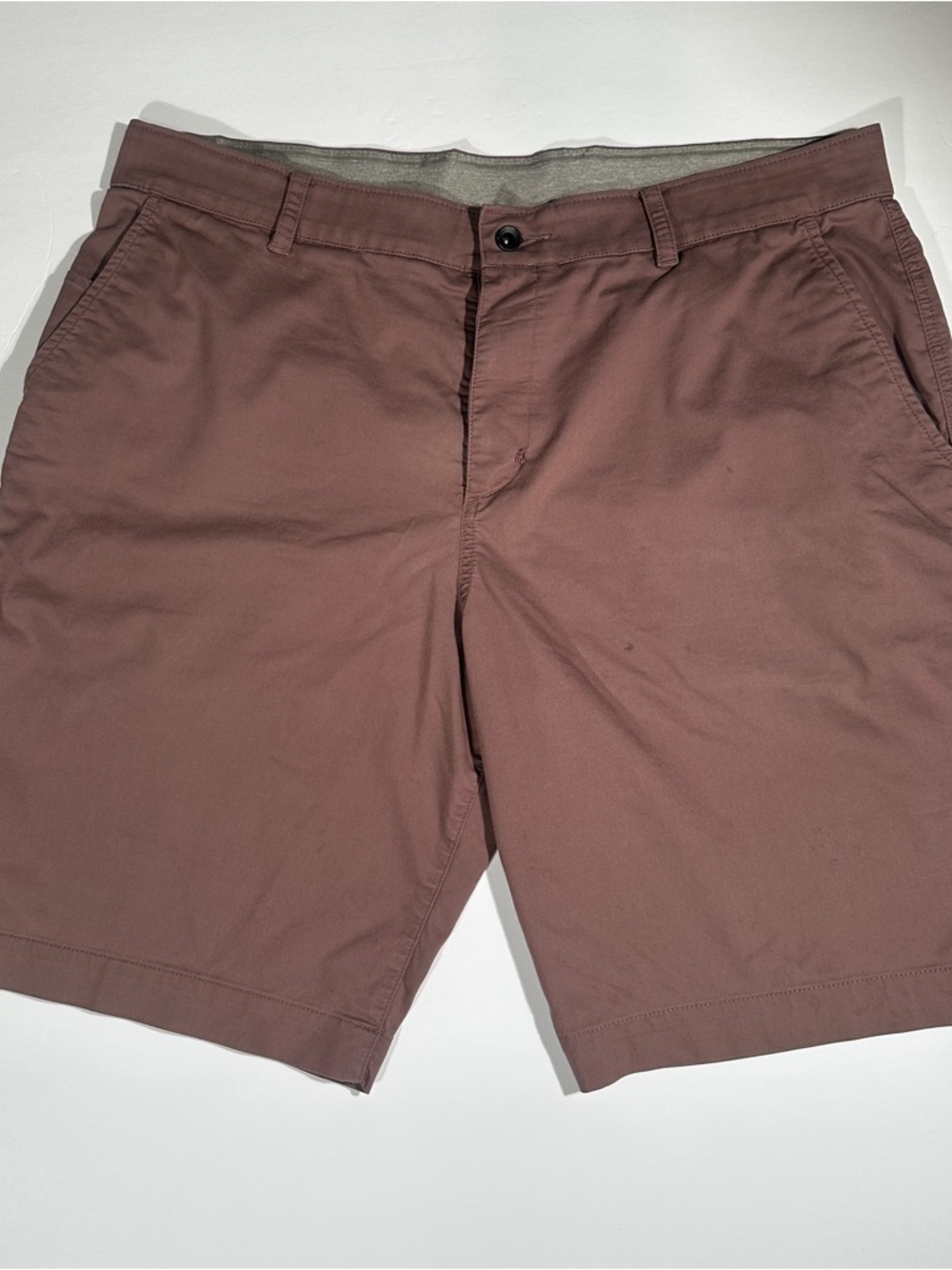 Nike Men's Flat Front Chino Shorts - Dusty Mauve Sz  38 Used